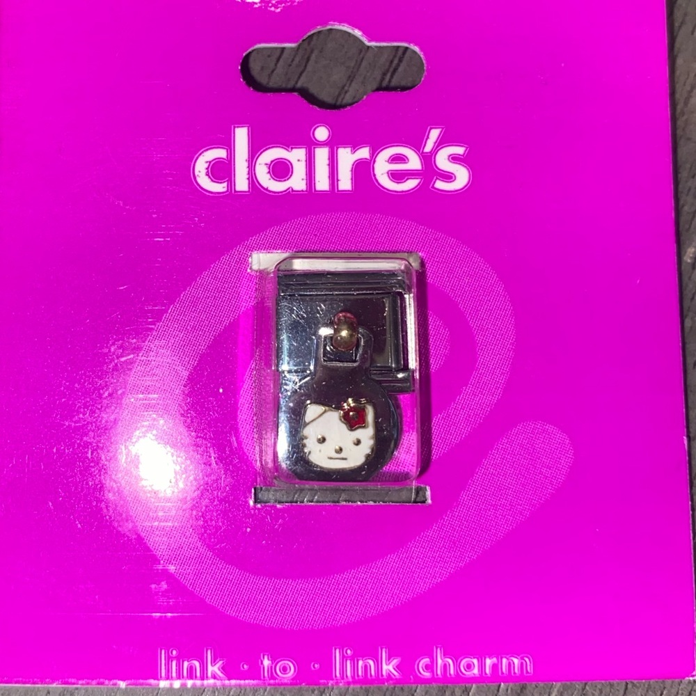 Nostalgic Hello kitty link to link charm